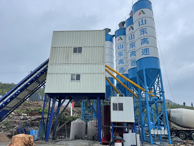 商品(pin)混凝土攪拌(bàn)站設備的安(ān)全防範有哪(nǎ)些？